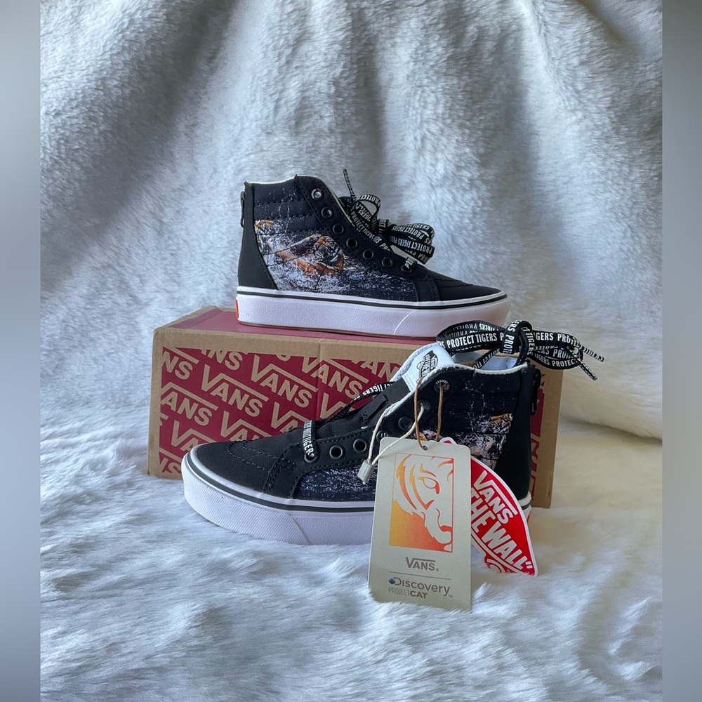 Vans Discovery Channel Tiger Trainers